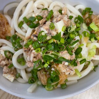 鰯缶サラダうどん